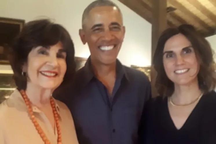 Isabel Maestre y su hija mayor, Isabel Cárdenas, con Obama,
